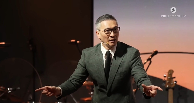 Philip Mantofa. (Foto: Reprodução/YouTube/Philip Mantofa).