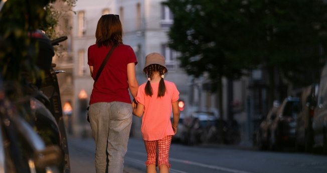Ordem judicial restringe participação de Ava, 13, em atividades da igreja sem autorização do pai. (Foto ilustrativa: Hans Ott / Unsplash)