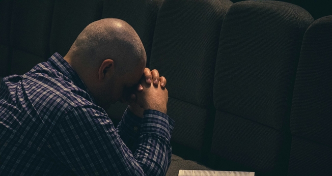 Após oração, homem relata milagre e descobre que não precisa mais realizar tratamento para câncer de próstata. (Foto ilustrativa: Unsplash/Billy Leivon)