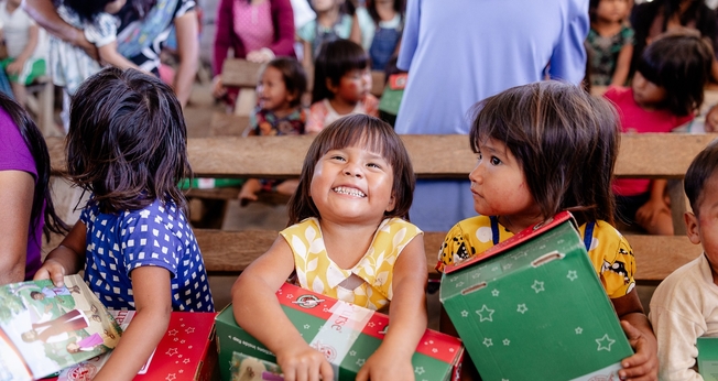 Crianças vulneráveis de 130 países receberão o presente de Natal. (Foto: Facebook/Samaritan’s Purse).