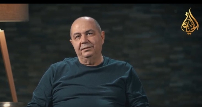 Harun Ibrahim fundou um canal de TV para evangelizar países árabes. (Foto: Reprodução/YouTube/CBN News).