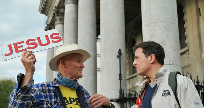 Evangelista de rua pregando Jesus. (Foto ilustrativa: Malcolm Lightbody / Unsplash)