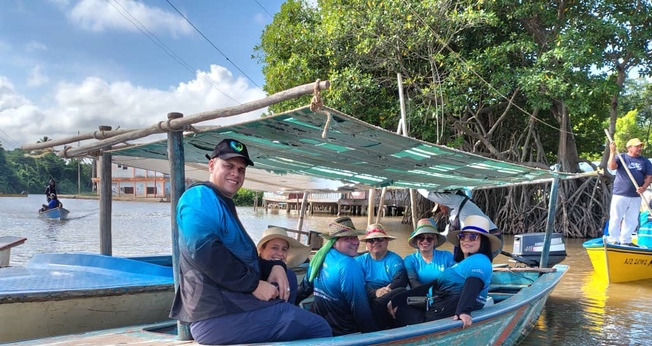 Integrantes do Ministério de Acompanhamento seguem em pequenos barcos para levar assistência a comunidades ribeirinhas do país. (Foto: Consejo Evangélico de Venezuela)