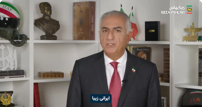 O príncipe herdeiro do Irã, Reza Pahlavi, durante mensagem em vídeo ao povo iraniano. (Captura de tela/X/Reza Pahlavi)