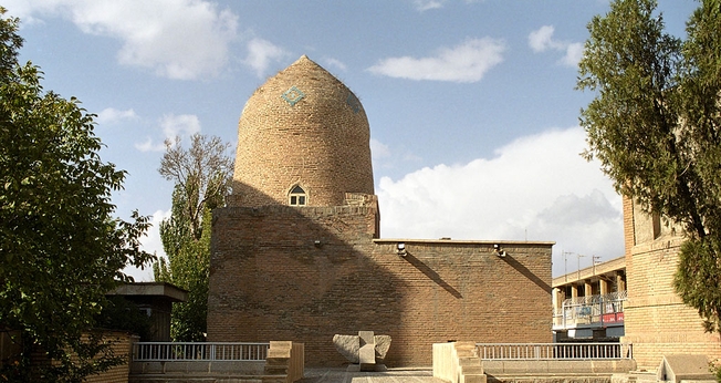 Túmulo de Ester e Mordechai, no Irã. (Foto: Wikipédia) 