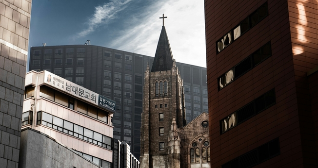 Igreja Presbiteriana Namdaemun, em Seul, Coreia do Sul. (Foto: Guillermo Pérez/Unsplash)