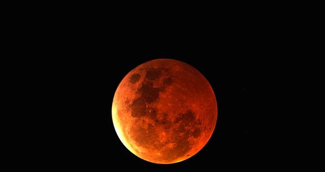Primeira ‘lua de sangue’ de 2026 acontece em meio à guerra de Israel contra o regime islâmico do Irã. (Foto: Steve Busch / Unsplash)