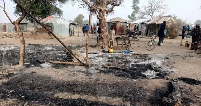 Vila de Kirchinga, município de Madagali, após o ataque que tirou a vida de 18 cristãos. (Foto: Ekklesiyar Yan’uwa a Nigeria - EYN News).