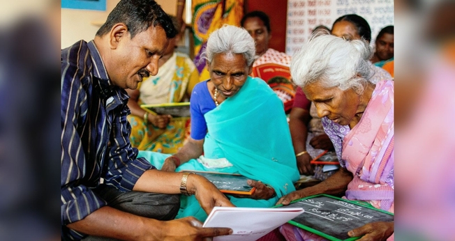 Muitos aceitam Jesus por meio do curso. (Foto: Reprodução/Facebook/Mission India)