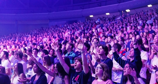 Bryce Crawford: “Jovens têm redescoberto a fé.” (Foto: Instagram/brycecrawford)