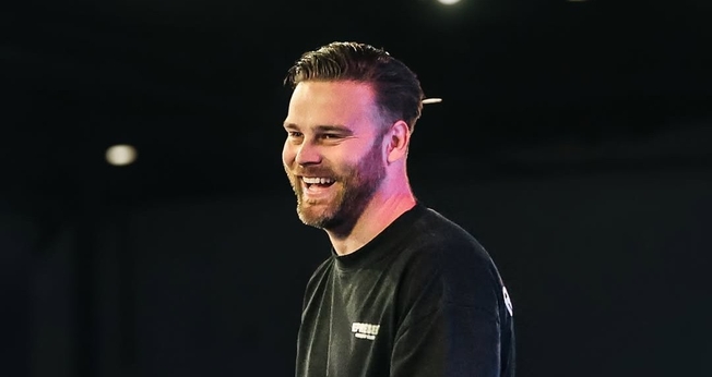 Pastor Josh Green, cofundador da Gen Zeal, no Reino Unido. (Foto: Instagram/JoshGreen1.0)