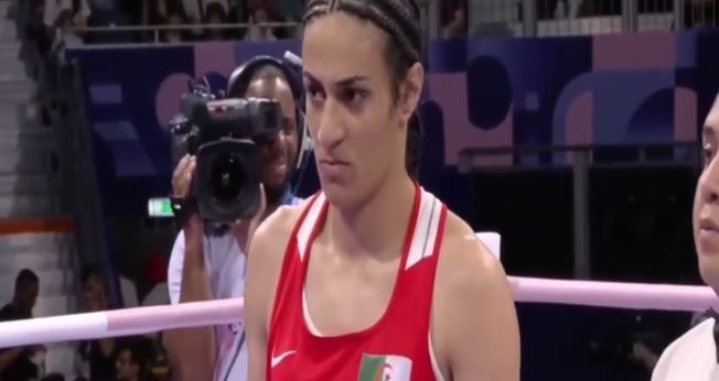 O boxeador trans Imane Khelif. (Reprodução/YouTube/DforGaming).