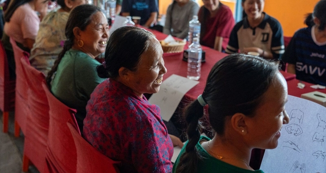 Durante os treinamentos, elas também aprendem sobre Jesus. (Foto: Reprodução/IMB)