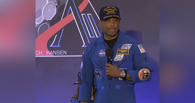 Victor Glover em primeira coletiva após o retorno da missão Artemis II. (Captura de tela/Instagram/Fox News)