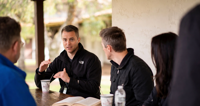 (Foto: Small Group Network/Unsplash/montagem)