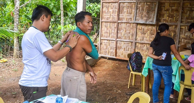 Jacob durante a consulta médica. (Foto: Reprodução/Christian Aid Mission)