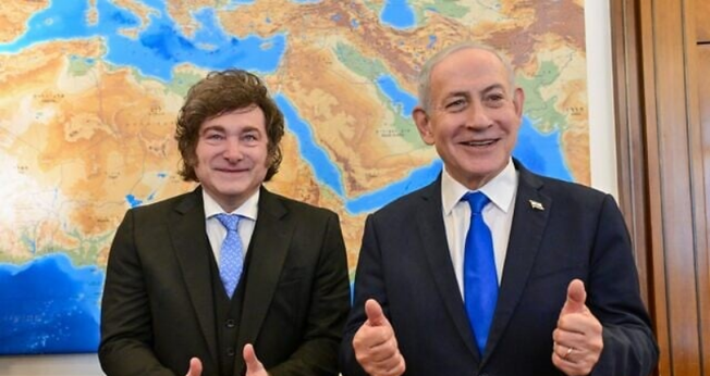 O primeiro-ministro Benjamin Netanyahu (à direita) junto ao presidente argentino Javier Milei em Jerusalém, em 19 de abril de 2026. (Foto: Kobi Gideon/GPO)