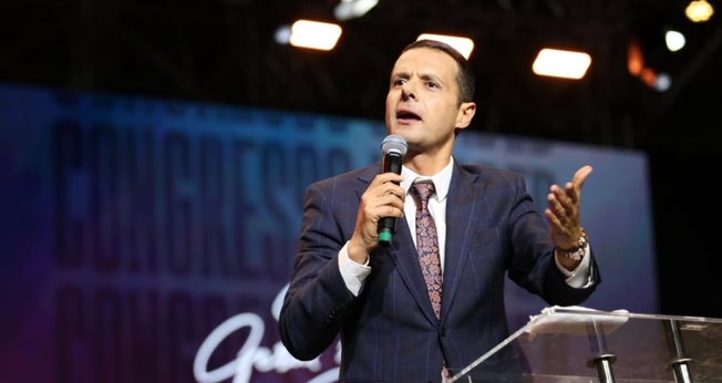 O pastor Juliano Fraga teve um encontro com Deus dentro da prisão. (Foto: Instagram/Juliano Fraga).