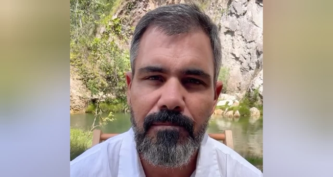 O ator Juliano Cazarré foi alvo de ataques nas redes sociais. (Foto: Reprodução/Instagram/Juliano Cazarré).