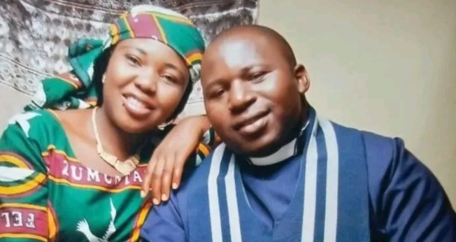 O reverendo Ayuba Choji e sua esposa. (Foto: Facebook/Ayuba Vwang Choji).