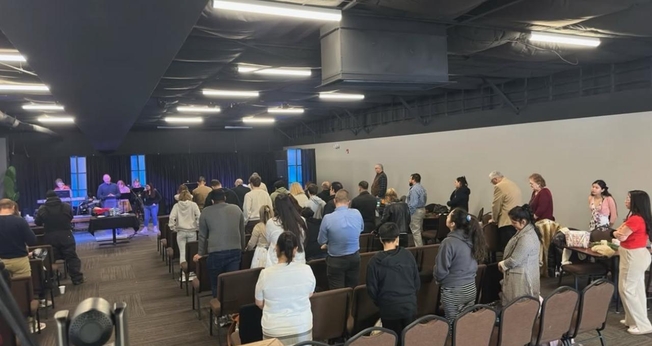 Culto na Igreja Radiant Springs. (Foto: Reprodução/Facebook/Radiant Springs Church)