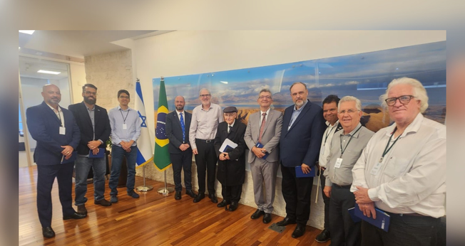 Líderes evangélicos se reúnem com o cônsul-geral de Israel, Rafael Erdreich. (Foto cortesia: Patrick Lambert)