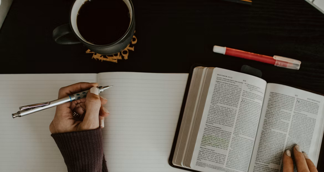 Colunista diz que série reunirá ensinamentos que Deus tem colocado em seu caminho. (Foto: Kelly Sikkema / Unsplash)