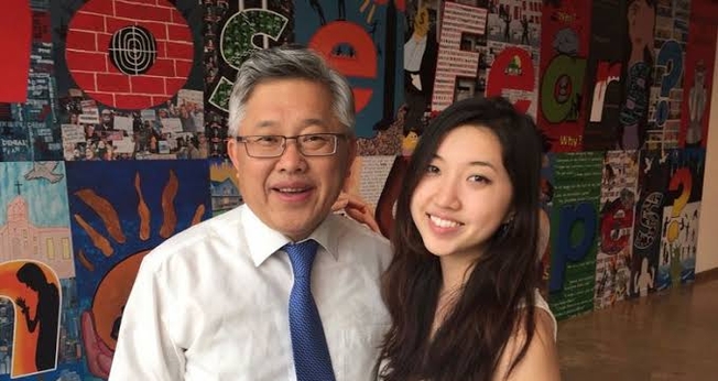 Pastor Ezra Jin Mingri ao lado de sua filha, Grace Jin Drexel, que atuou internacionalmente em defesa do pai. (Foto: Arquivo pessoal)