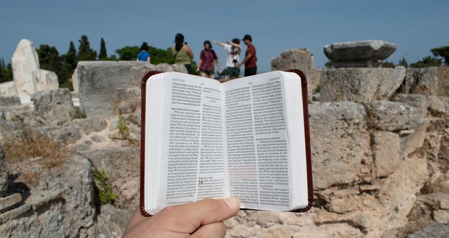 Programa de Combate à Cristofobia recebeu 31 votos favoráveis, quatro contrários e quatro abstenções. (Foto: Unsplash / Simon Ray)