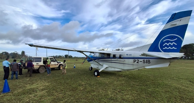 Por meio de aviões, os missionários levam o Evangelho a regiões isoladas em diferentes países. (Foto: Reprodução/JAARS)