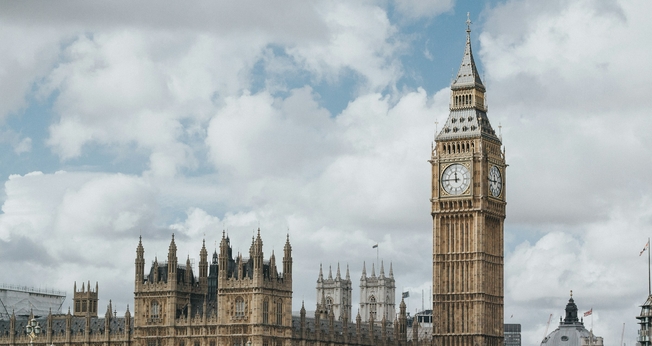 O Parlamento do Reino Unido rejeitou a legalização do suicídio assistido. (Foto: Unsplash/Marcin Nowak).