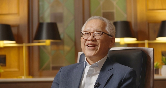 Ezra Jin enfrentou a perseguição durante anos. (Foto: Reprodução/YouTube/The Christian Post).