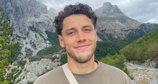 Adriaan clamou a Deus por ajuda e recebeu uma resposta. (Foto: Revive).