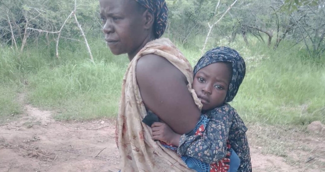 Mercy Simon e a filha foram sequestradas pelo Boko Haram. (Foto: Facebook/D English Alhaji).
