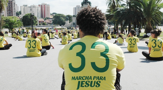 Confira as fotos do Flash Mob de dança em prol da paz na Copa Confira as fotos do Flash Mob de dança em prol da paz na Copa