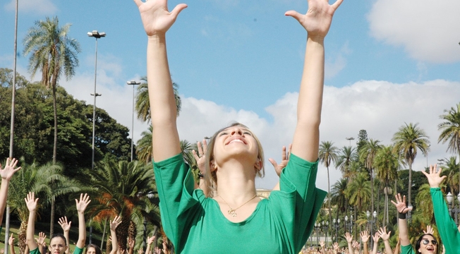 Confira as fotos do Flash Mob de dança em prol da paz na Copa Confira as fotos do Flash Mob de dança em prol da paz na Copa