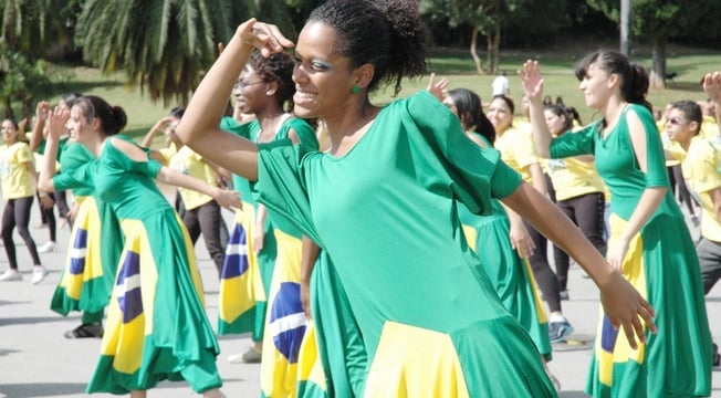 Confira as fotos do Flash Mob de dança em prol da paz na Copa Confira as fotos do Flash Mob de dança em prol da paz na Copa