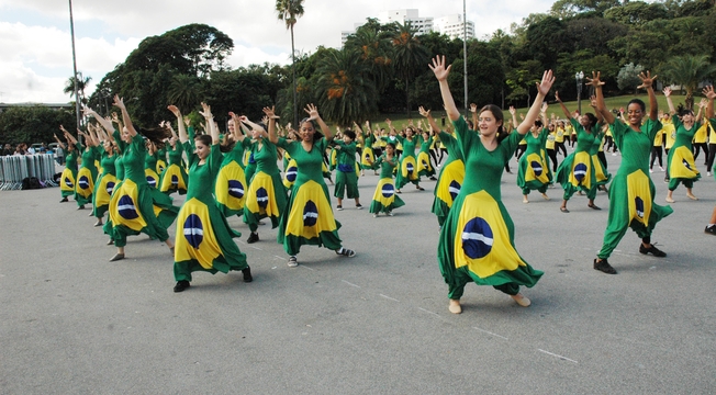 Confira as fotos do Flash Mob de dança em prol da paz na Copa Confira as fotos do Flash Mob de dança em prol da paz na Copa