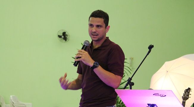 Fabiano Alves: "Jesus nos chama para o evangelho" Fabiano Alves: "Jesus nos chama para o evangelho"
