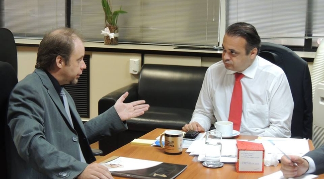 Deputado Roberto de Lucena recebe a equipe do Salão Internacional Gospel Deputado Roberto de Lucena recebe a equipe do Salão Internacional Gospel