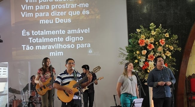 Momento de louvor Momento de louvor