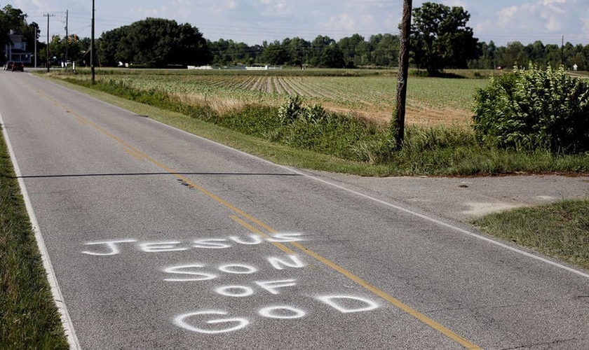 "Jesus Son of God" (Em português: Jesus Filho de Deus), em uma das pichações nas estradas da Itália. (Conway)