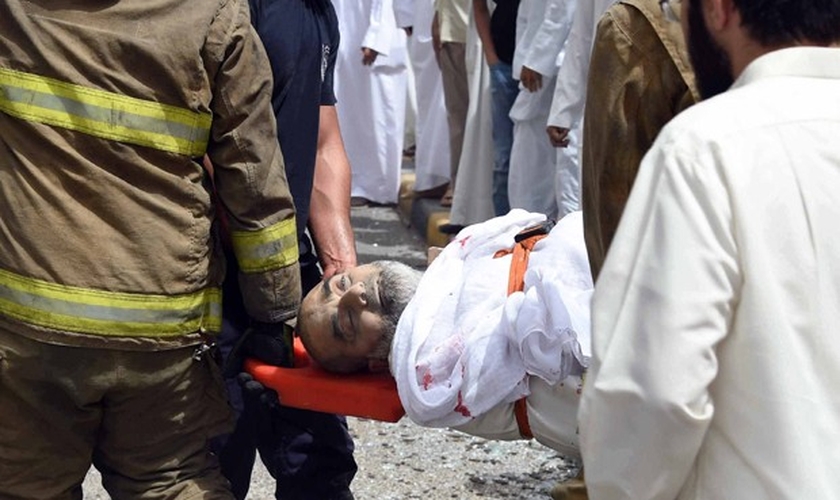 Explosão, de autoria do Estado Islâmico, deixou mortos em mesquita xiita Al-Imam al-Sadeq. (AP)