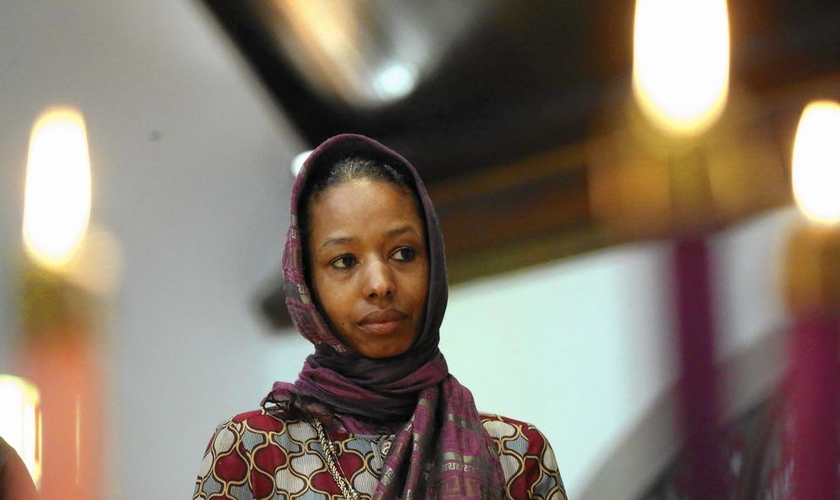 Larycia Hawkins, professora de ciência política na Wheaton College, confirmou a decisão à imprensa na quarta-feira. (Foto: Stacey Wescott/AP)