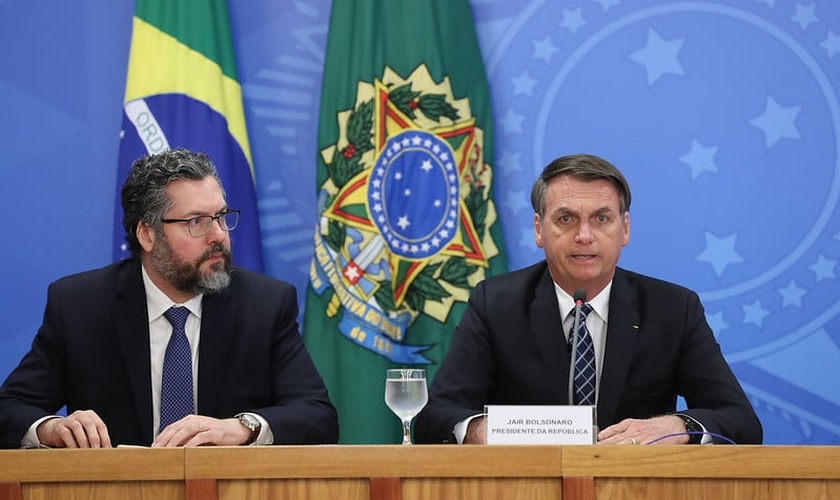Presidente Jair Bolsonaro em coletiva de imprensa com o Ministro das Relações Exteriores, Ernesto Araújo. (Foto: Marcos Corrêa/PR)