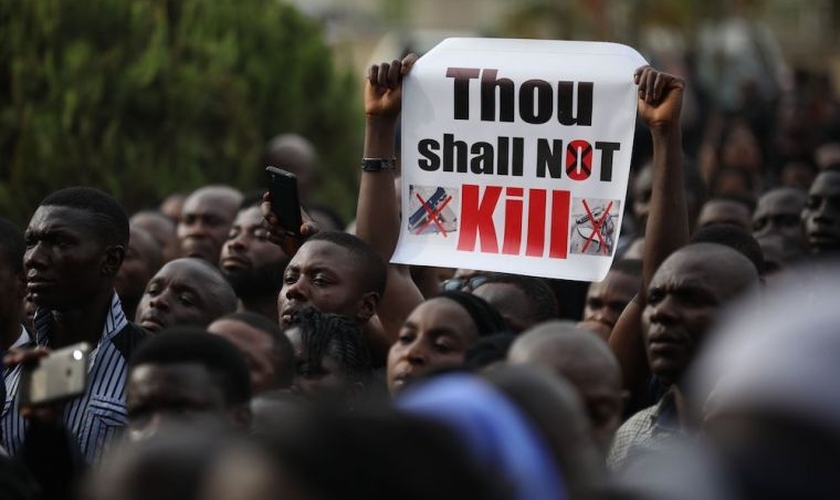 Cristãos protestam contra a intolerância religiosa na Nigéria. (Foto: AFP via Getty Images/KOLA SULAIMON)