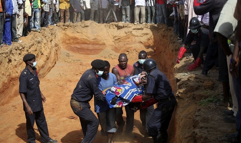 Vala comum na vila de Dogo Nahawa, na Nigéria. (Foto: Reuters/Akintunde Akinleye)