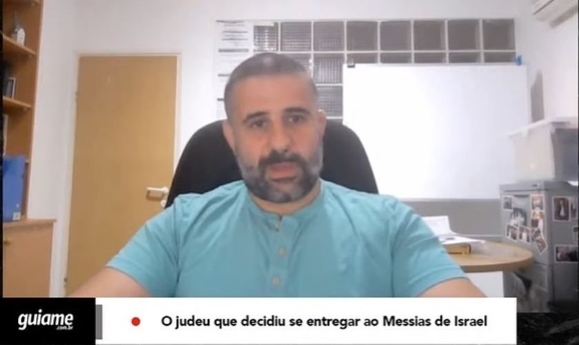 Fabio Schucman é judeu e se entregou a Jesus após 5 anos de estudo bíblico na casa de um amigo cristão. (Imagem: Guiame / Reprodução)