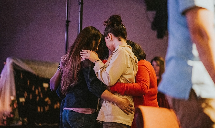 Mulheres no evento Love Overcomes, promovido em fevereiro de 2020. (Foto: Facebook/Lavished Ministries Inc)