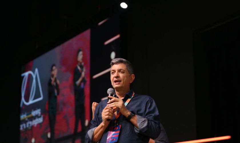Pr. Paulo Mazoni na conferência Voz dos Apóstolos 2022. (Foto: Global Awakening Brasil)